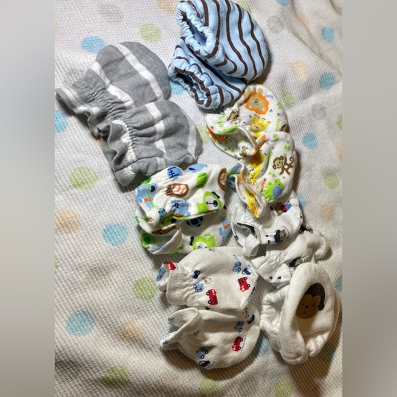 NEWBORN mittens 👶 - Picture 2 of 3